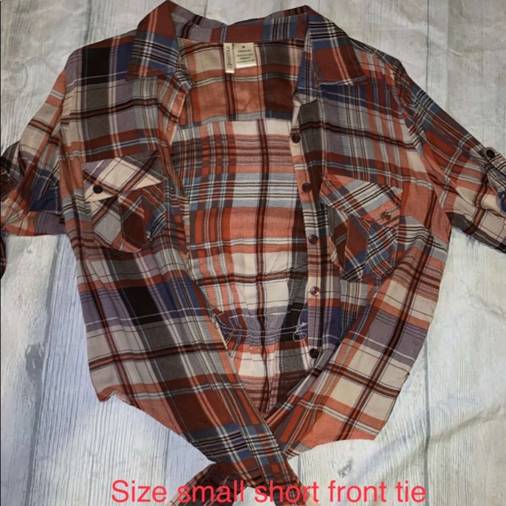 Size small front tie short flannel.